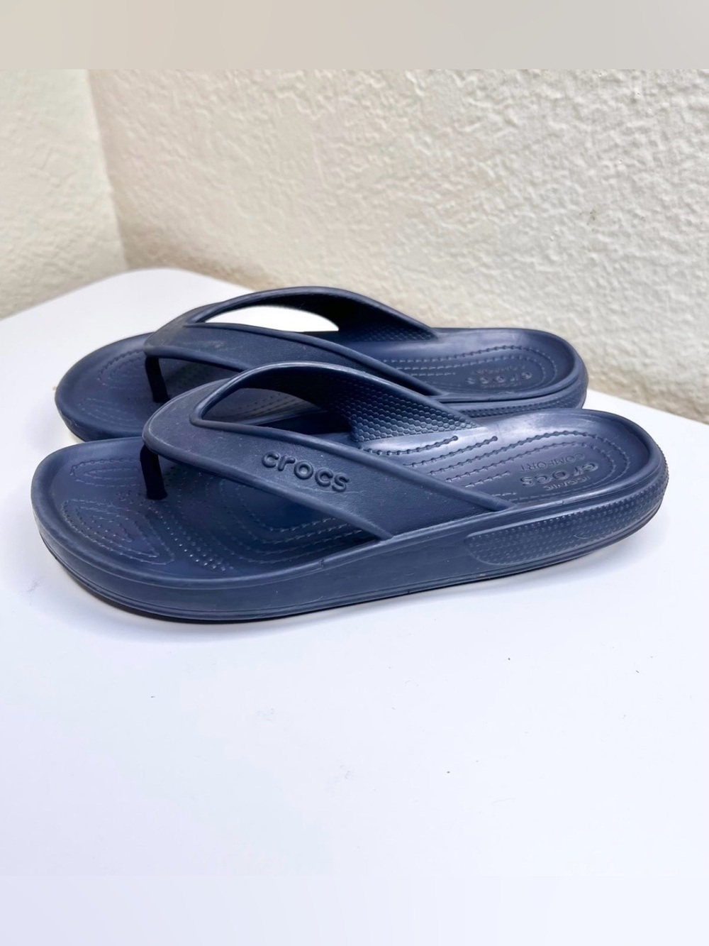 Crocs Ionic Comfort Unisex Flip Flop Sandals Boys Size  4 Girls Size  6.